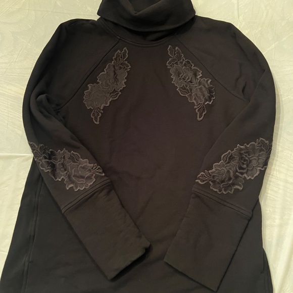 Lululemon - Picture 2 of 4